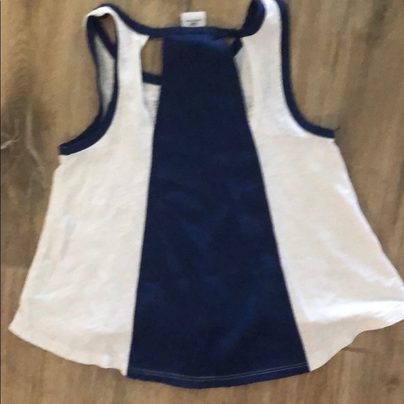 Adorable Guess tank top - Picture 2 of 4